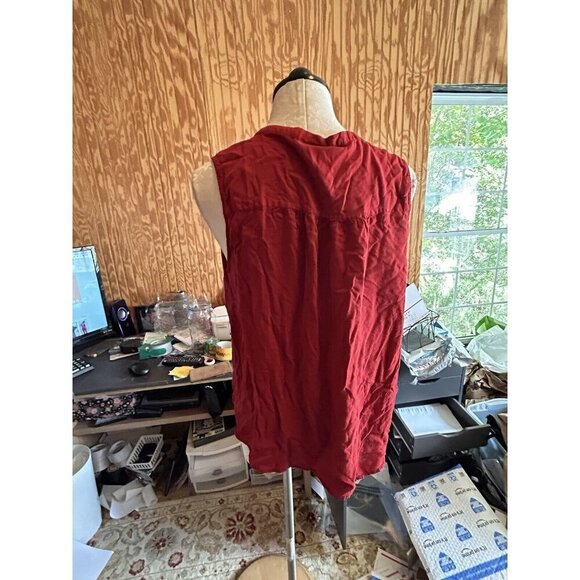 Torrid Cherry Red Sleeveless Front Tie Blouse Size 1 (1X) Thin Button Down - Picture 5 of 8
